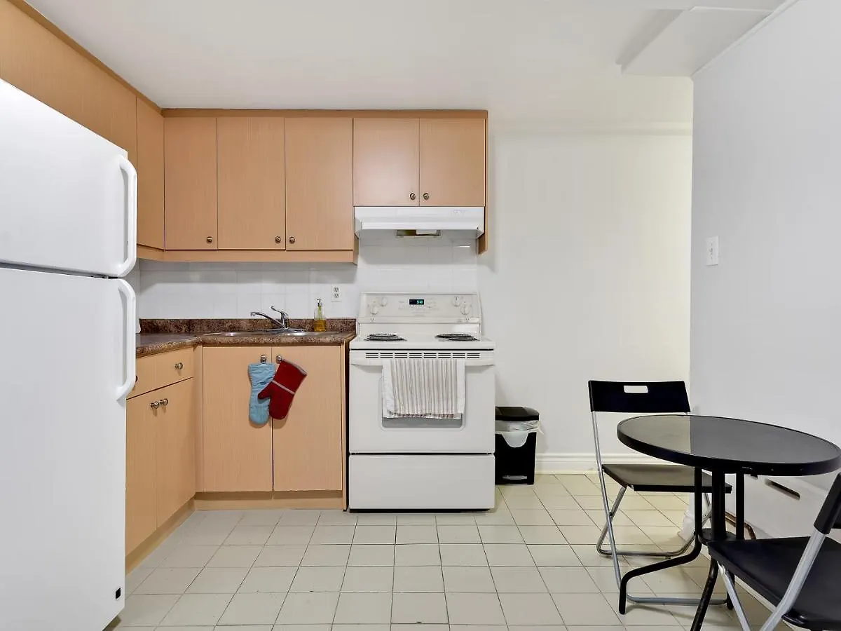 Very Cozy & Comfortable In Downtown Toronto Great Value! Apartment
