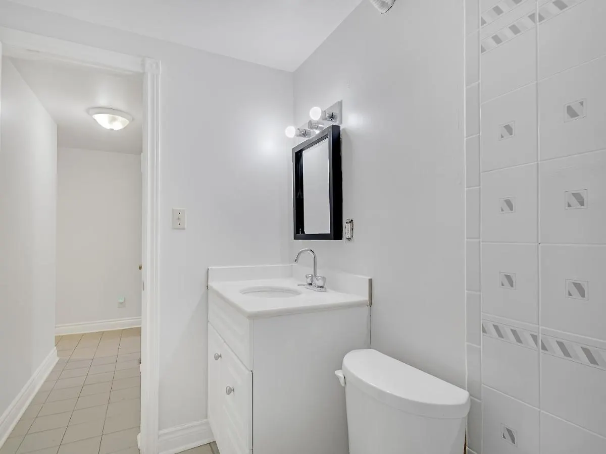 Very Cozy & Comfortable In Downtown Toronto Great Value! Apartment