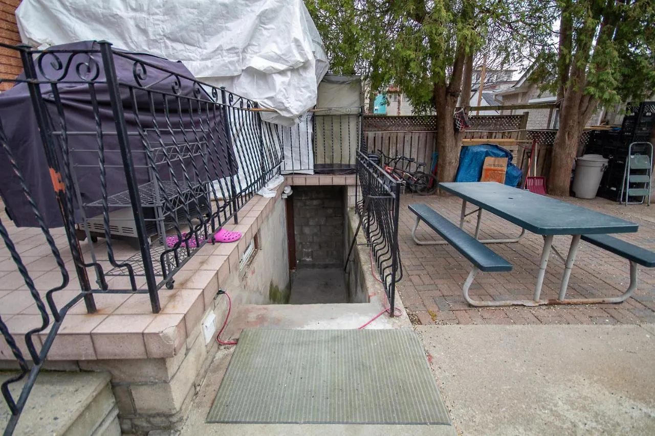Very Cozy & Comfortable In Downtown Toronto Great Value! Apartment